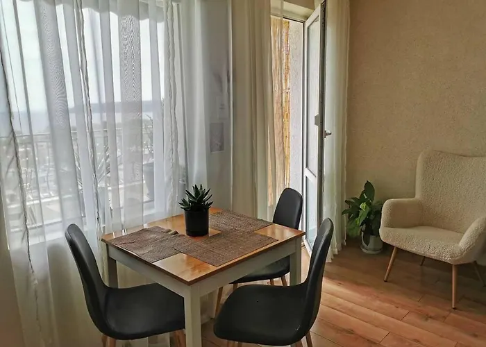 Lovely By The Sea * Warna