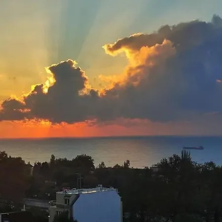Lovely By The Sea Apartament Varna