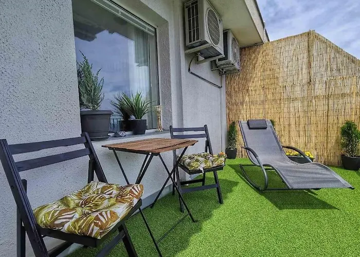 Lovely By The Sea Apartment Varna