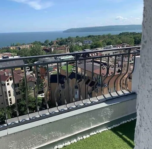 Apartment Lovely By The Sea