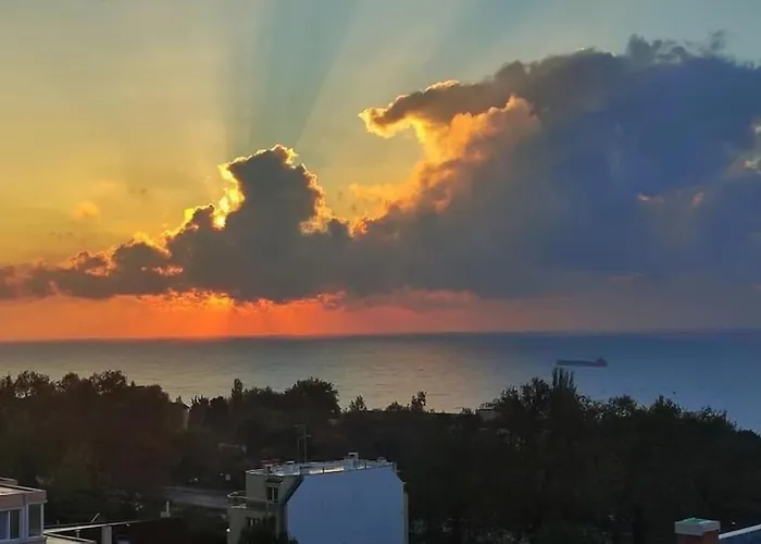 Lovely By The Sea Apartment Varna